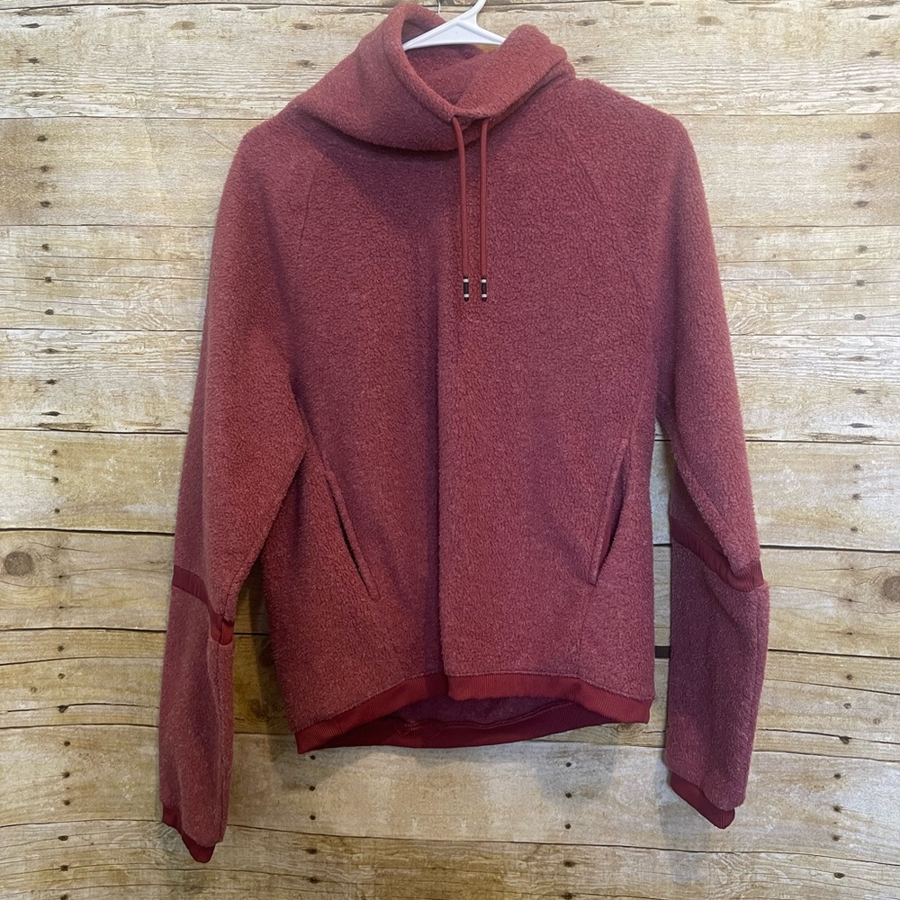 Nike fleece pullover 🛍